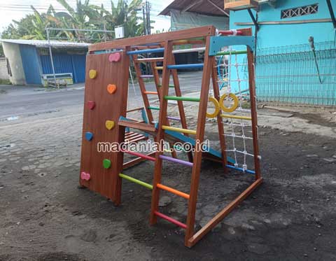 Pengadaan Playground Brakiasi Kayu Purbalingga