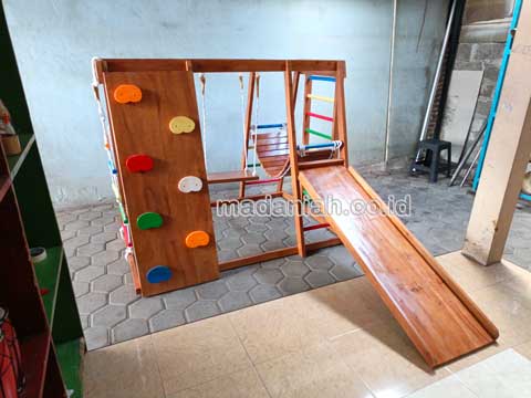 Pengadaan Playground Brakiasi Kayu Sidoarjo Murah