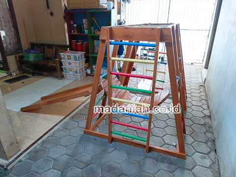 Pengadaan Playground Brakiasi Kayu Tabalong Terpercaya