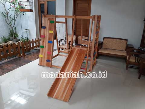 Pengadaan Playground Brakiasi Kayu Tana Toraja