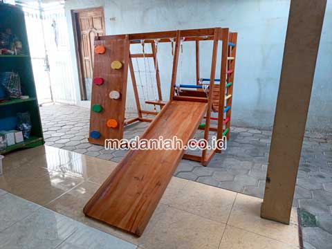 Pengadaan Playground Brakiasi Kayu Tapin