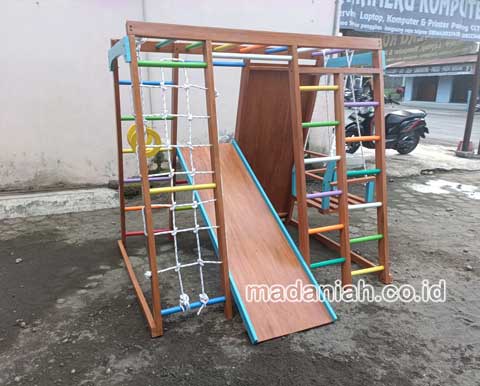 Produsen Playground Brakiasi Kayu Dairi