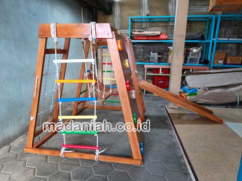 Produsen Playground Brakiasi Kayu Indragiri Hilir Terpercaya