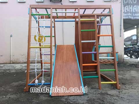 Produsen Playground Brakiasi Kayu Minahasa Utara