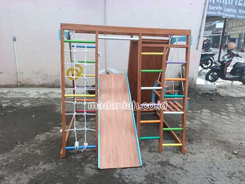 Produsen Playground Brakiasi Kayu Simeulue