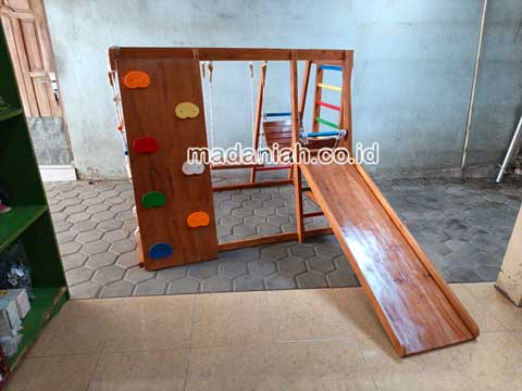 Toko Playground Brakiasi Kayu Balangan
