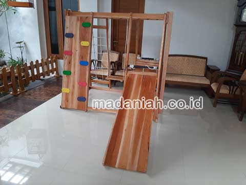 Toko Playground Brakiasi Kayu Buton Selatan