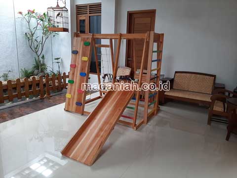 Toko Playground Brakiasi Kayu Jakarta Pusat