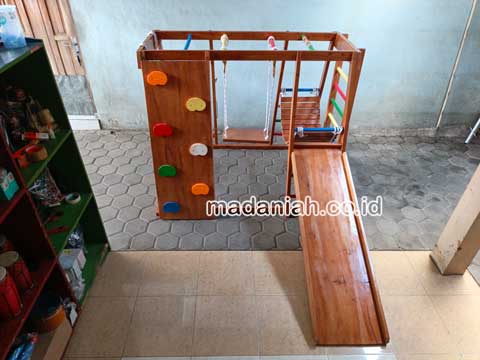 Toko Playground Brakiasi Kayu Jakarta Utara