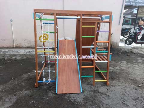 Toko Playground Brakiasi Kayu Mahakam Ulu