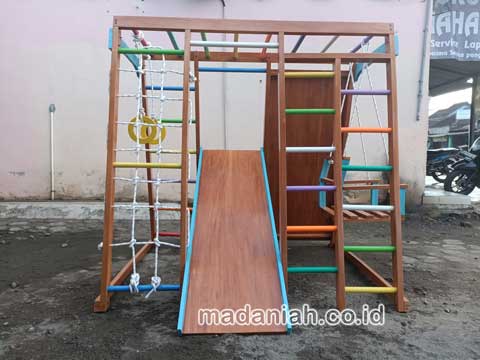 Toko Playground Brakiasi Kayu Minahasa Selatan