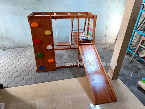 Pengadaan Playground Brakiasi Anak Ambon