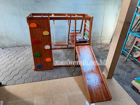 Pengadaan Playground Brakiasi Anak Barru