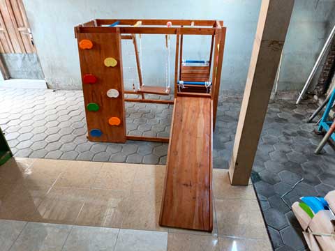 Pengadaan Playground Brakiasi Anak Brebes