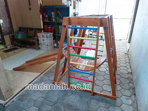 Pengadaan Playground Brakiasi Anak Dogiyai Murah