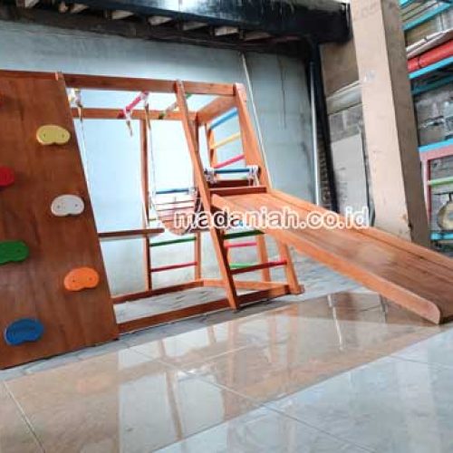 Pengadaan Playground Brakiasi Anak Halmahera Utara