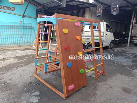 Pengadaan Playground Brakiasi Anak Kepulauan Selayar