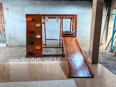 Pengadaan Playground Brakiasi Anak Kota Kendari