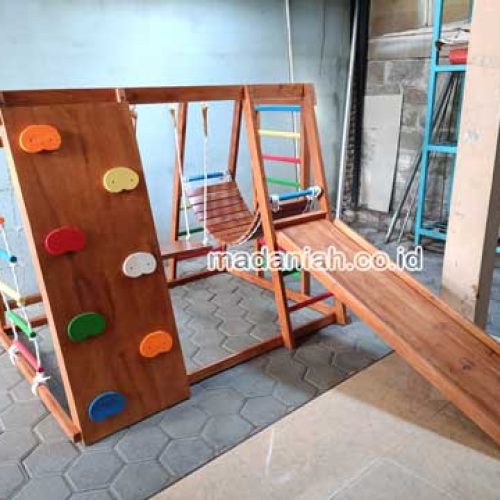 Pengadaan Playground Brakiasi Anak Kota Metro