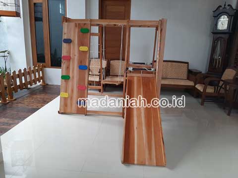 Pengadaan Playground Brakiasi Anak Luwu Utara