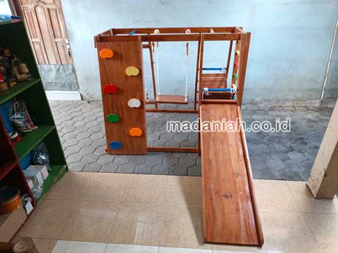 Pengadaan Playground Brakiasi Anak Magetan
