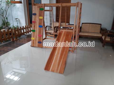 Pengadaan Playground Brakiasi Anak Maybrat