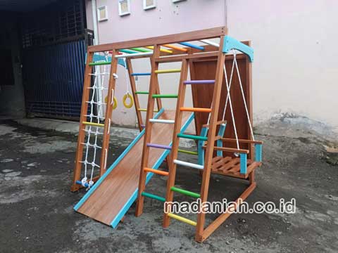 Pengadaan Playground Brakiasi Anak Minahasa Utara