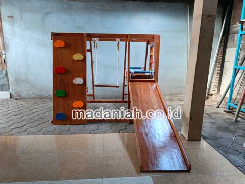 Pengadaan Playground Brakiasi Anak Pasangkayu