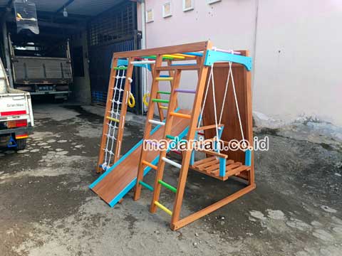 Pengadaan Playground Brakiasi Anak Pulau Taliabu