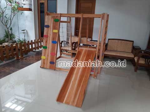 Pengadaan Playground Brakiasi Anak Puncak Jaya