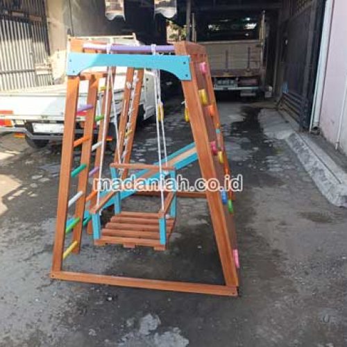 Pengadaan Playground Brakiasi Anak Sekadau
