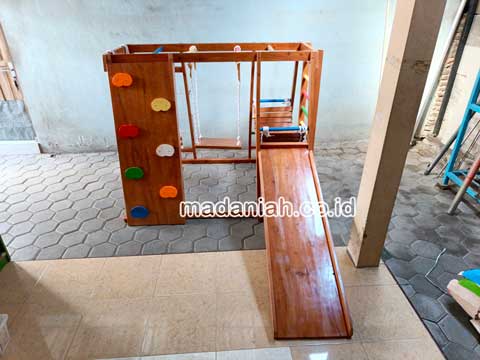 Pengadaan Playground Brakiasi Anak Sekadau Murah