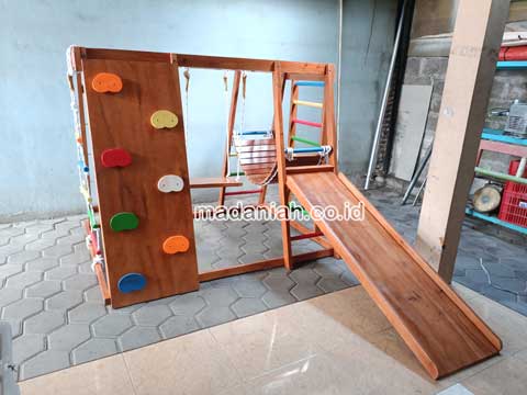 Pengadaan Playground Brakiasi Anak Singkawang