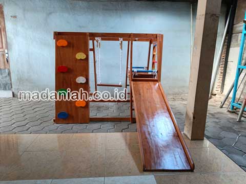 Pengadaan Playground Brakiasi Anak Tolitoli