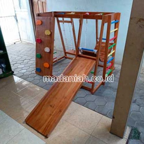 Pengadaan Playground Brakiasi Kayu Kapuas