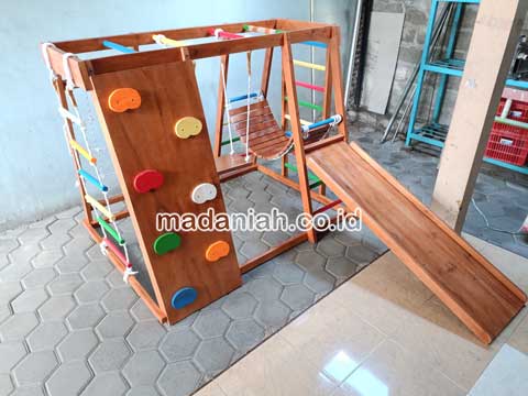Pengadaan Playground Brakiasi Kayu Kota Sorong