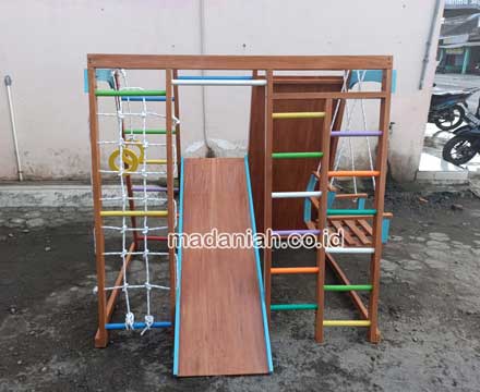Pengadaan Playground Brakiasi Kayu Maluku Tenggara