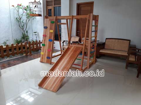 Pengadaan Playground Brakiasi Kayu Manokwari Murah