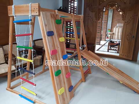 Pengadaan Playground Brakiasi Kayu Mimika