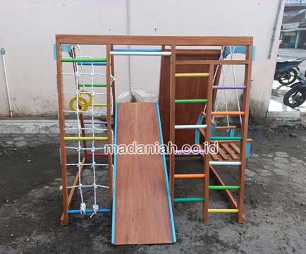 Pengadaan Playground Brakiasi Kayu Pontianak