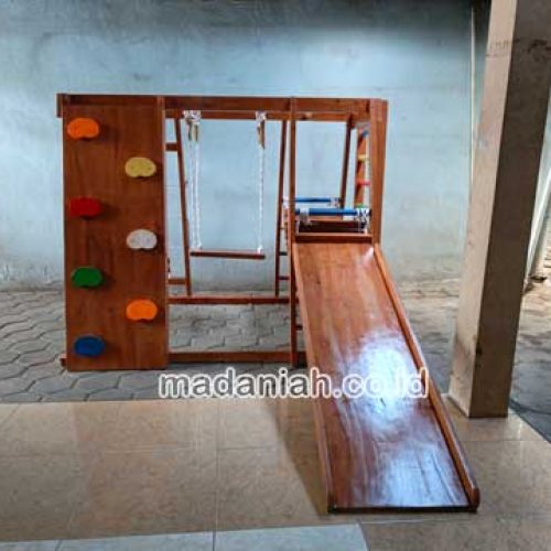 Pengadaan Playground Brakiasi Kayu Pulau Morotai