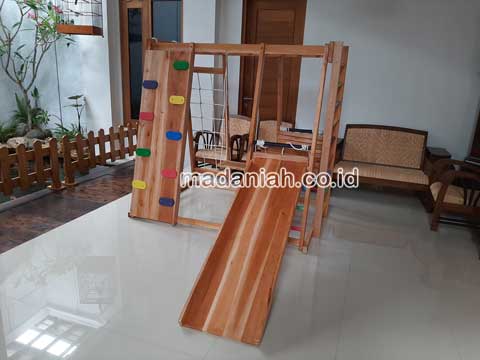 Pengadaan Playground Brakiasi Kayu Sanggau