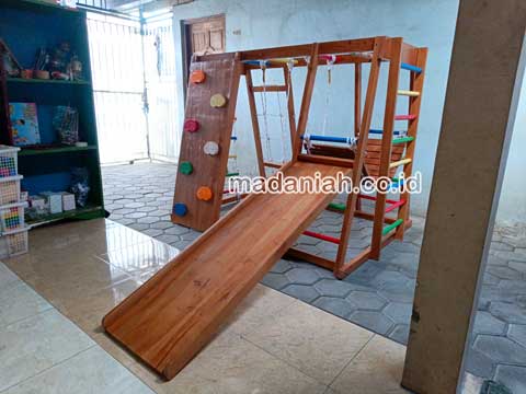 Pengadaan Playground Brakiasi Kayu Seram Bagian Timur