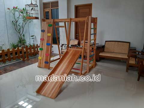 Pengadaan Playground Brakiasi Kayu Sorong Murah