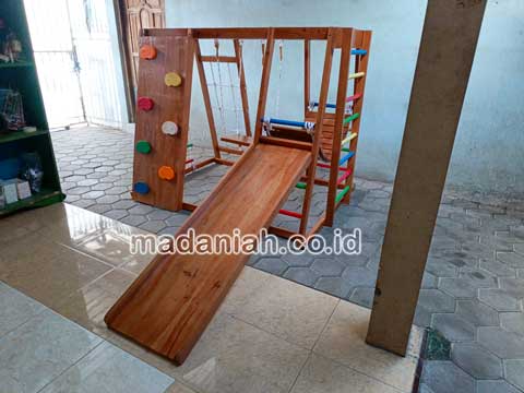 Pengadaan Playground Brakiasi Kayu Sumba Barat Daya Murah