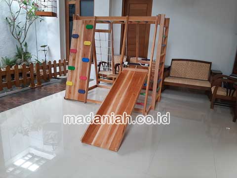 Pengadaan Playground Brakiasi Kayu Teluk Bintuni