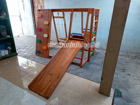 Pengadaan Playground Brakiasi Kayu Tidore Kepulauan Terdekat