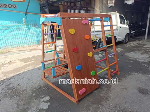 Pengadaan Playground Brakiasi Kayu Yalimo Harga Murah
