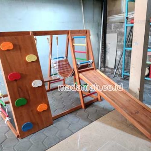 Produsen Playground Brakiasi Anak Halmahera Timur