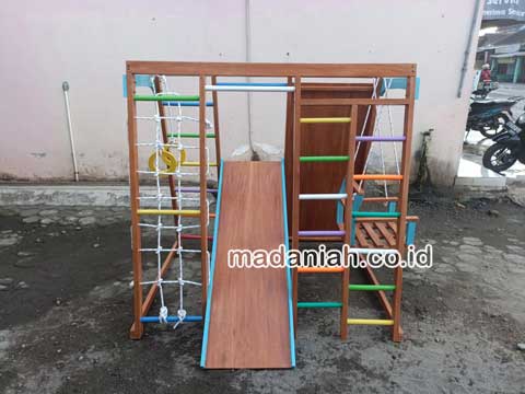 Produsen Playground Brakiasi Anak Maros